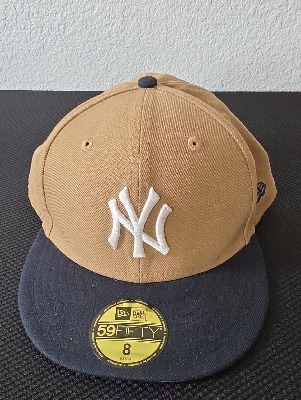 New Era NY Yankees Two-Tone Fitted Cap - Tan Crown, Black Brim